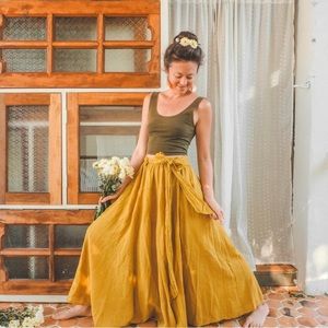 Golden 100% linen maxi skirt EUC.